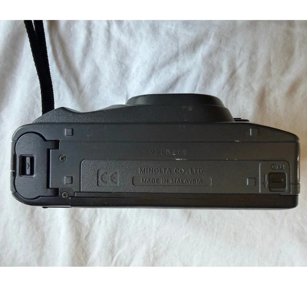 Minolta Freedom Family Zoom 35mm Film Camera 35-60mm untested as-is corrosion